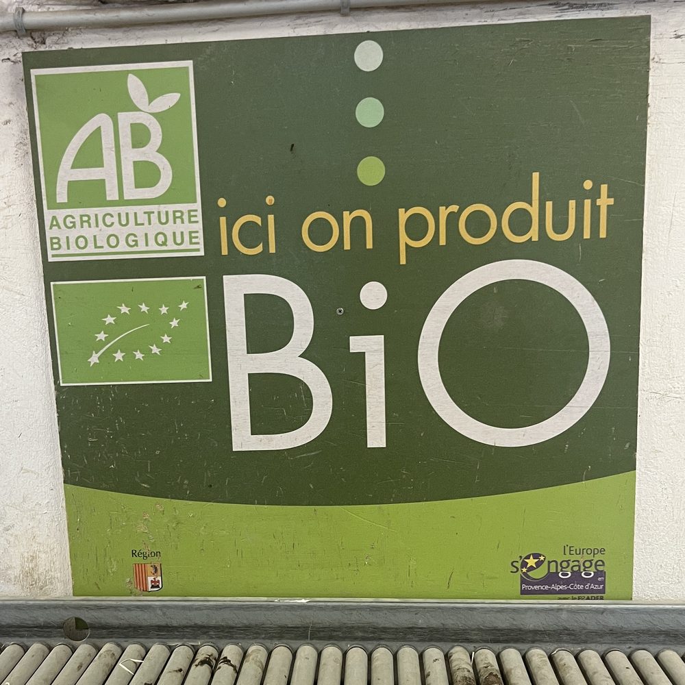 Panneau Agriculture Biologique « ici on produit bio » avec le logo AB et l'Eurofeuille