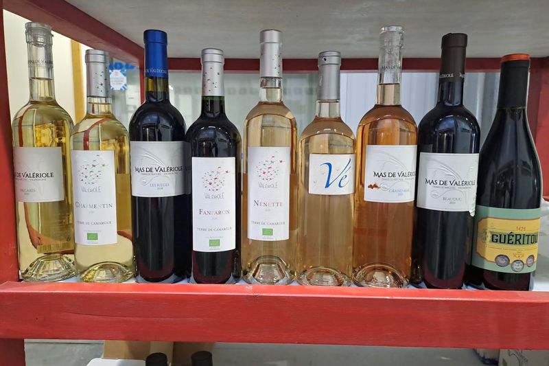 Bouteilles de vins bio du Mas de Valériole en rayon